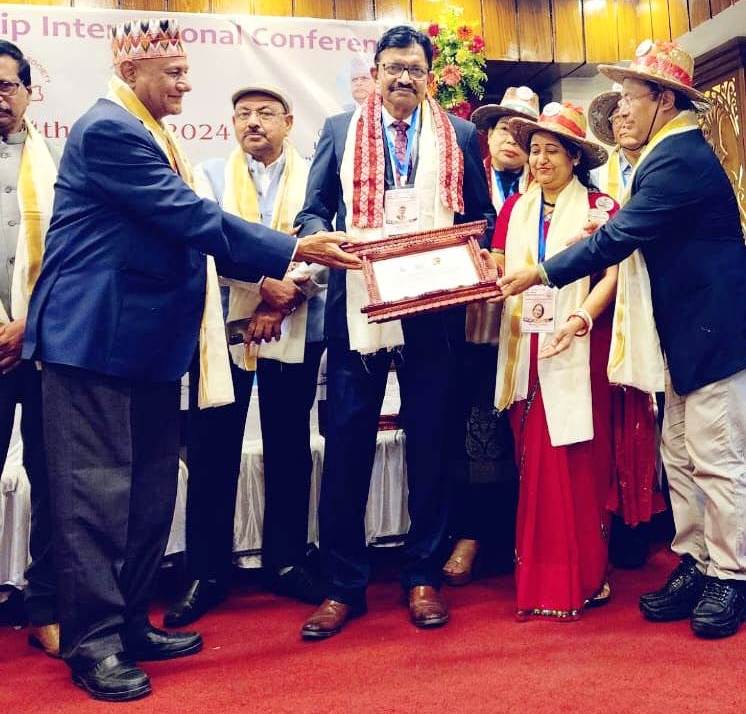 नेत्र रोग विशेषज्ञ डॉ.एल सी मढरिया : एकॉइन इंडो नेपाल गोल्ड मेडल एवार्ड से काठमांडू में सम्मानित