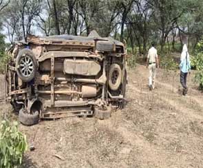खड़ी गाड़ी से बोलेरो टकराने से एक की मौत:बिलासपुर में कार ने ई-रिक्शा को मारी टक्कर, दोनों हादसे में 10 लोग घायल