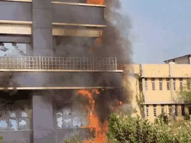 छत्तीसगढ़ के बलौदाबाजार में कलेक्टर-SP ऑफिस को आग लगाई:सतनामी समुदाय धार्मिक स्थल तोड़ने से नाराज, पुलिस पर दोषियों को बचाने का आरोप