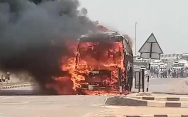 बड़ी खबर: बस्तर से रायपुर आ रही यात्री बस में लगी आग, सभी यात्री सुरक्षित….