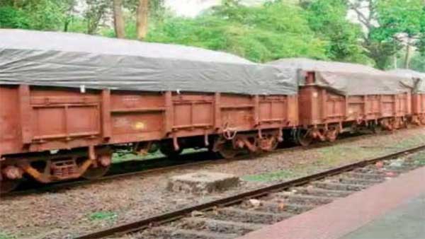 3 महीने में 200 ट्रेनें रद्द : इधर रेलवे ने बनाया 47 मिलियन टन की ढुलाई का रिकॉर्ड