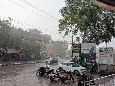 जगदलपुर के बाद बिलासपुर में जोरदार बारिश: नाली का पानी सड़क और गलियों में आया, सामान्य से 4 डिग्री कम हुआ दिन का तापमान