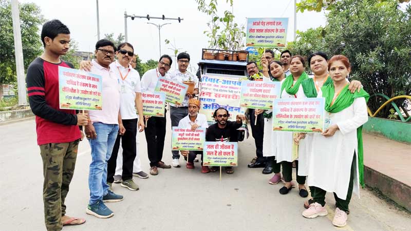 हरिहर परिवार आपके द्वारा अभियान के तहत आज रिवर व्यू चौपाटी से गोल बाजार तक किया गया पौध वितरण