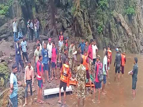 रानीदहरा जलप्रपात, शिवनाथ नदी और खोरसी नाले में हुई घटना: डिप्टी सीएम के भांजे की 16 घंटे बाद मिली लाश, इधर; नदी-नाले में बह गए दो युवक