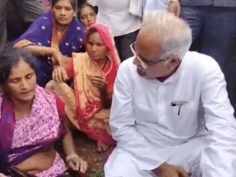 भूपेश बोले-प्रशांत साहू को पीट-पीटकर मार डाला: कवर्धा BJP नेता हत्या आरोपी के अंतिम संस्कार में पहुंचे पूर्व CM; मां ने कहा-थाने में सबको पीटा