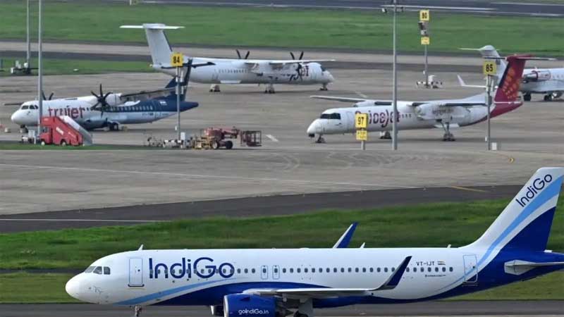 30 विमानों बम की धमकी के बाद केंद्र सख्त: 200 करोड़ के नुकसान बाद हटाए गए DGCA प्रमुख, NIA और IB से रिपोर्ट तलब