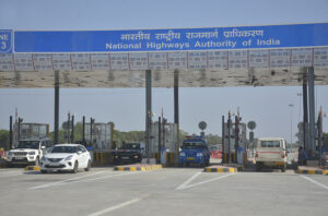 डिजिटल इंडिया की दिशा में पहल, टोल प्लाजा पर कैश भुगतान समाप्त करने पर विचार