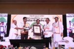 रायपुर प्रेस क्लब ने वरिष्ठ पत्रकारों के निवास पहुंचकर किया गया सम्मान