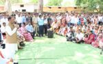 मुख्यमंत्री विष्णु देव साय का ग्राम निमधा में जनचौपाल:स्व सहायता समूह की महिलाओं ने भेंट किए स्थानीय उत्पाद
