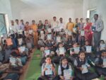 हरिहर आक्सीजोन ने स्कूल में किया वृक्षारोपण साथ ही शैक्षणिक सामग्री का भी किया वितरण